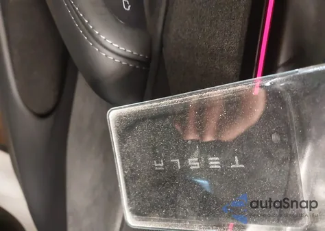 2026 Tesla Model Y Long Range Launch Series/Premium All-Wheel Drive z USA, uszkodzony, nr VIN 7SAYGDEE5TF323155